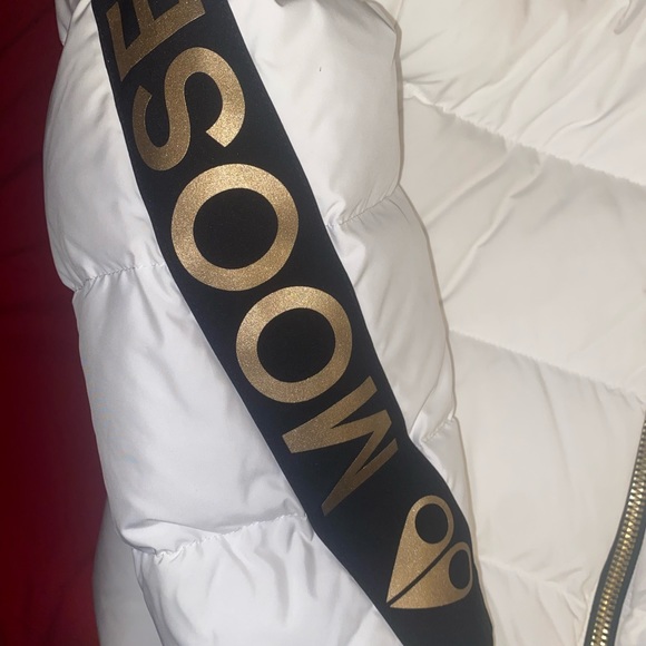 Moose knuckle coat white / black / gold , with red inside - Picture 7 of 9